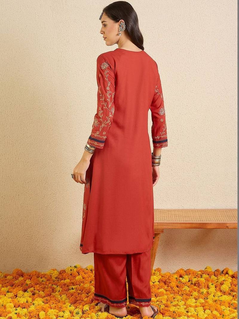 Women Ethnic Motifs Embroidered Regular Thread Work Kurta with Trousers