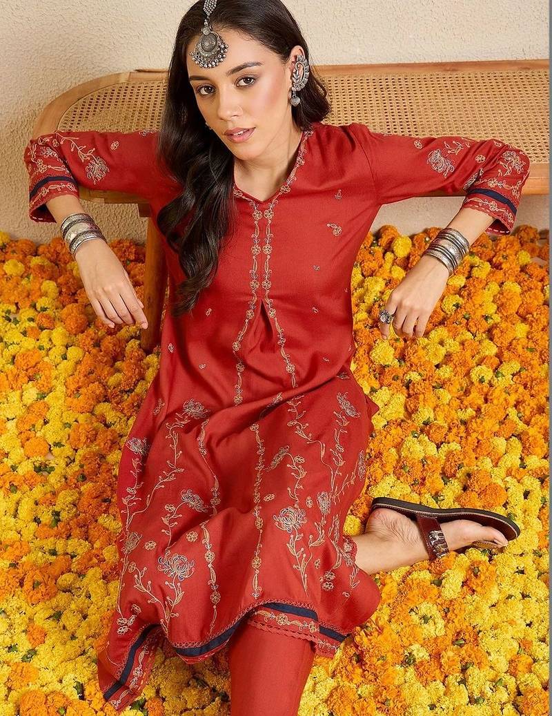 Women Ethnic Motifs Embroidered Regular Thread Work Kurta with Trousers