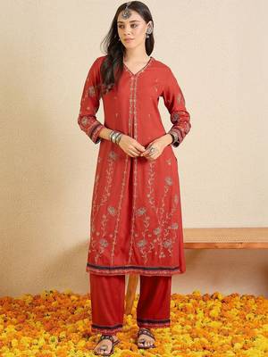 Women Ethnic Motifs Embroidered Regular Thread Work Kurta with Trousers 6