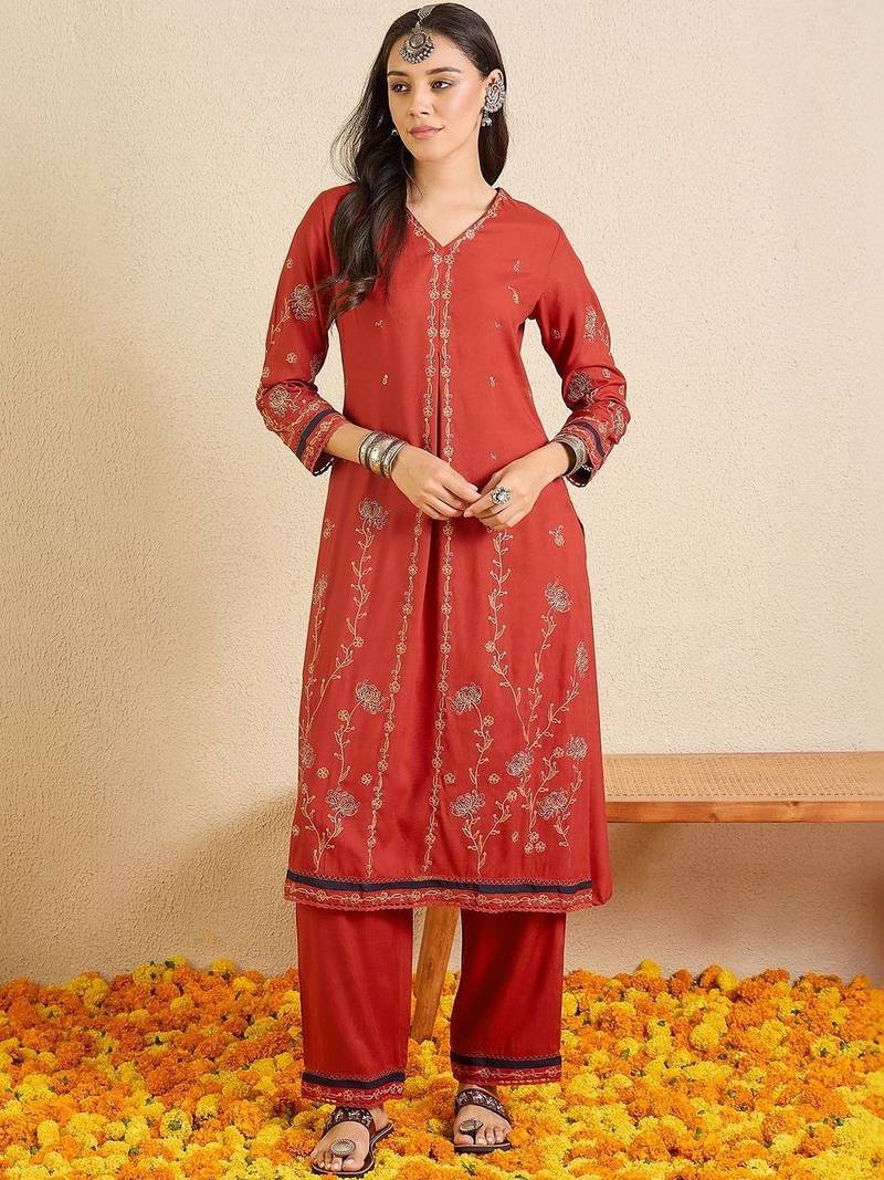 Women Ethnic Motifs Embroidered Regular Thread Work Kurta with Trousers
