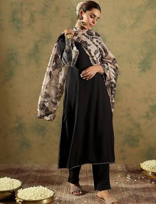 Women Floral Regular Thread Work Kurta with Trousers & With Dupatta 1