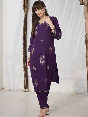 Women Floral Embroidered Regular Thread Work Kurta with Trousers 1
