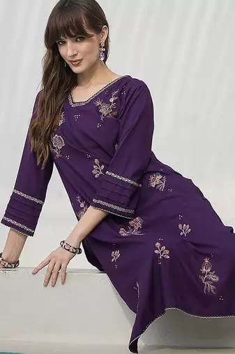 Women Floral Embroidered Regular Thread Work Kurta with Trousers