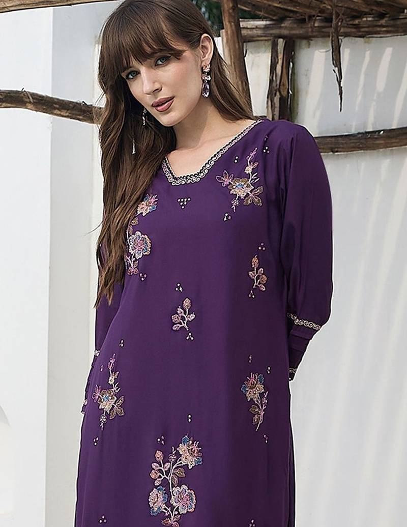 Women Floral Embroidered Regular Thread Work Kurta with Trousers