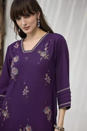 Women Floral Embroidered Regular Thread Work Kurta with Trousers