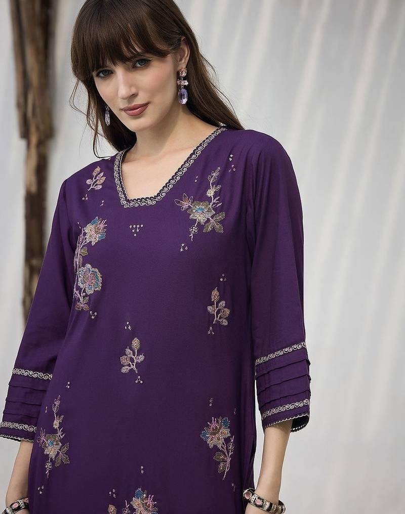 Women Floral Embroidered Regular Thread Work Kurta with Trousers