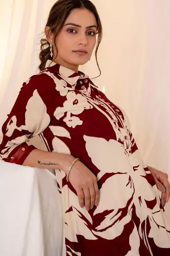 Women Floral Printed Regular Kurta with Trousers