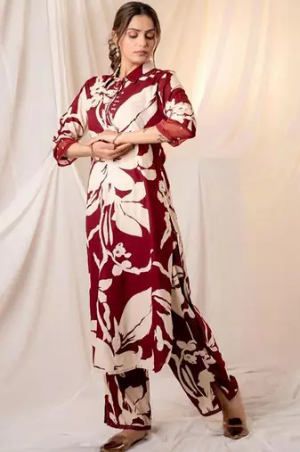 Women Floral Printed Regular Kurta with Trousers