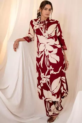 Women Floral Printed Regular Kurta with Trousers