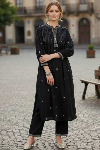 Women Ethnic Motifs Embroidered Regular Thread Work Kurta with Trousers