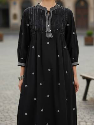 Women Ethnic Motifs Embroidered Regular Thread Work Kurta with Trousers 4