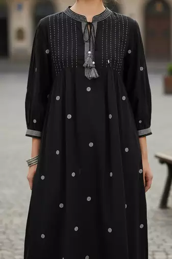 Women Ethnic Motifs Embroidered Regular Thread Work Kurta with Trousers