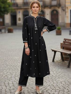 Women Ethnic Motifs Embroidered Regular Thread Work Kurta with Trousers 5