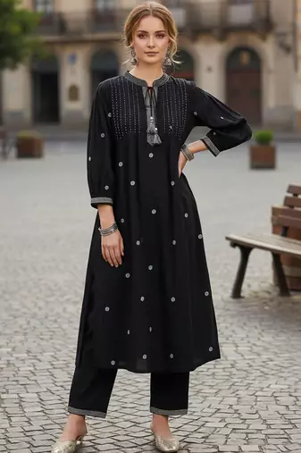 Women Ethnic Motifs Embroidered Regular Thread Work Kurta with Trousers