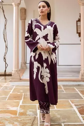 Women Floral Printed Regular Beads and Stones Kurta with Salwar