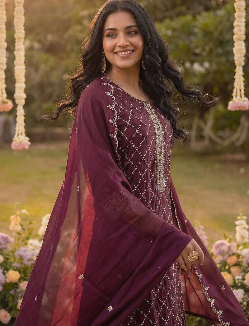 Women Ethnic Motifs Embroidered Regular Thread Work Kurta with Trousers & With Dupatta