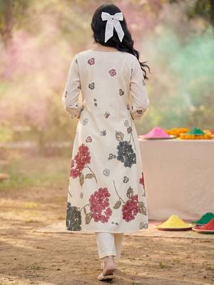 Women Floral Printed Empire Pure Cotton Kurta with Trousers 5