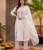 Women Floral Embroidered Regular Thread Work Kurta with Trousers & With Dupatta