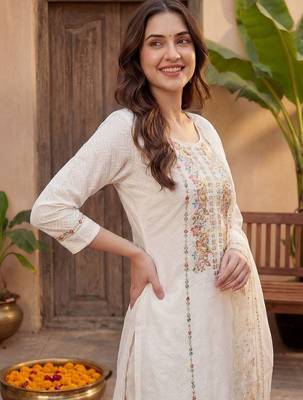 Women Floral Embroidered Regular Thread Work Kurta with Trousers & With Dupatta 2
