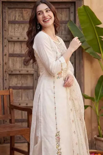 Women Floral Embroidered Regular Thread Work Kurta with Trousers & With Dupatta