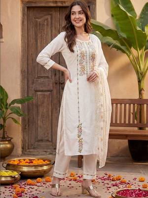 Women Floral Embroidered Regular Thread Work Kurta with Trousers & With Dupatta 4
