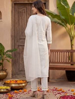 Women Floral Embroidered Regular Thread Work Kurta with Trousers & With Dupatta 6
