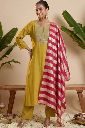 Women Ethnic Motifs Embroidered Regular Kurta with Trousers & With Dupatta