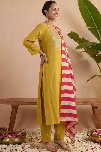 Women Ethnic Motifs Embroidered Regular Kurta with Trousers & With Dupatta