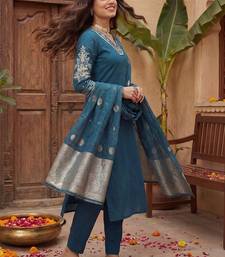 Women Ethnic Motifs Embroidered Regular Kurta with Trousers & With Dupatta
