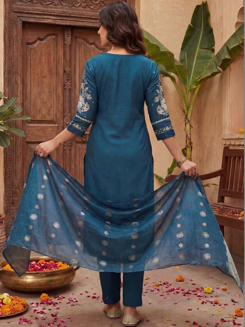 Women Ethnic Motifs Embroidered Regular Kurta with Trousers & With Dupatta