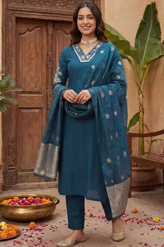 Women Ethnic Motifs Embroidered Regular Kurta with Trousers & With Dupatta