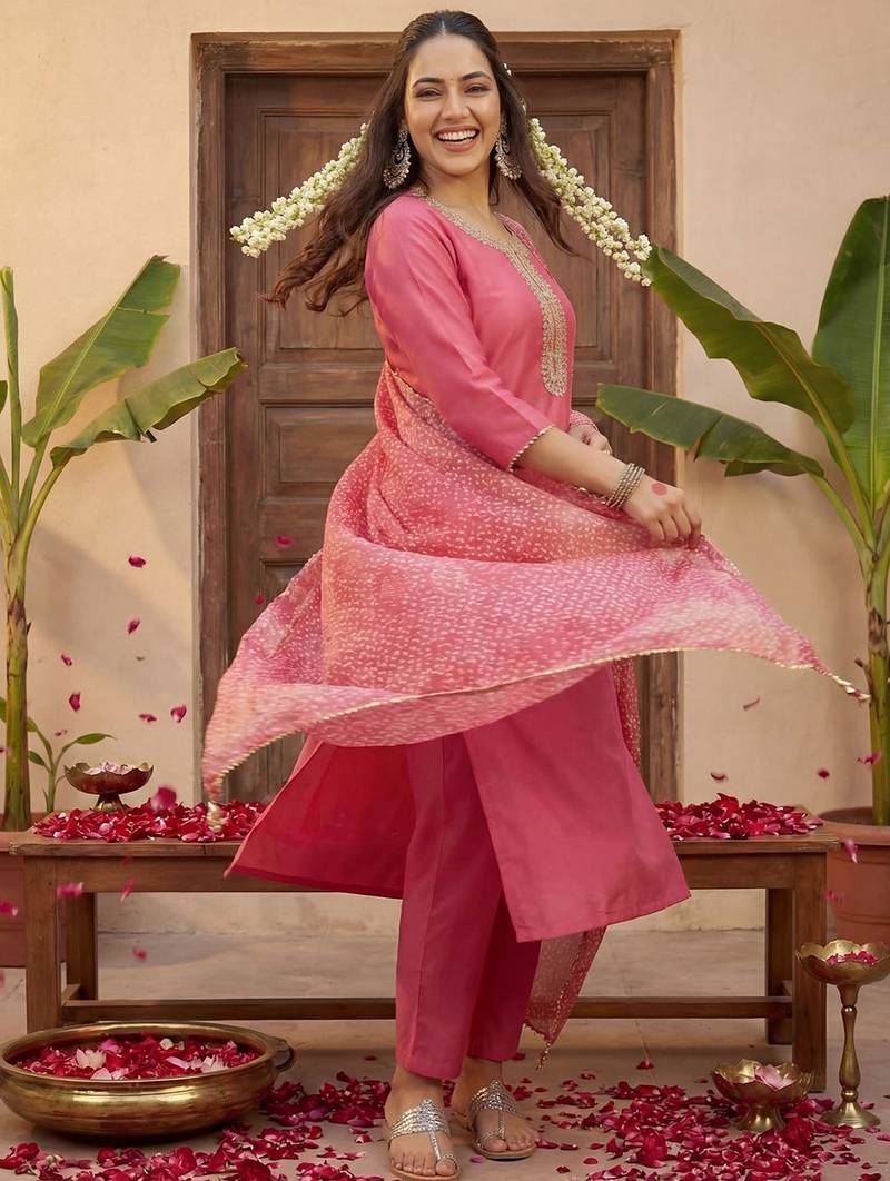 Women Ethnic Motifs Embroidered Regular Kurta with Trousers & With Dupatta