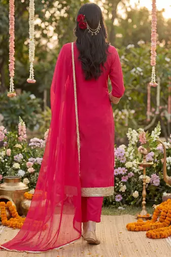 Women Ethnic Motifs Printed Regular Kurta with Trousers & With Dupatta