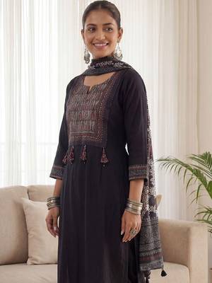 Women Ethnic Motifs Embroidered Regular Thread Work Kurta with Trousers & With Dupatta 2