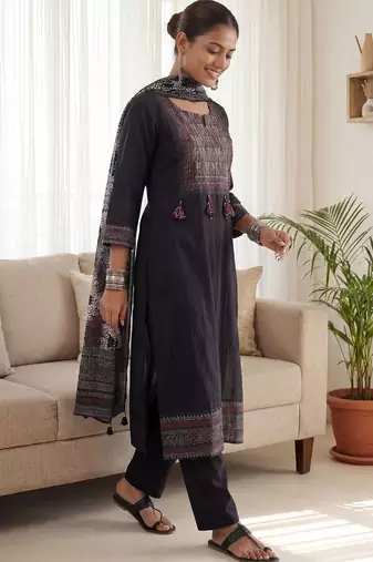 Women Ethnic Motifs Embroidered Regular Thread Work Kurta with Trousers & With Dupatta