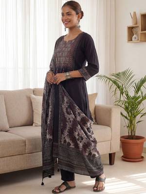 Women Ethnic Motifs Embroidered Regular Thread Work Kurta with Trousers & With Dupatta 4