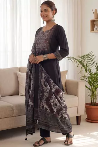 Women Ethnic Motifs Embroidered Regular Thread Work Kurta with Trousers & With Dupatta