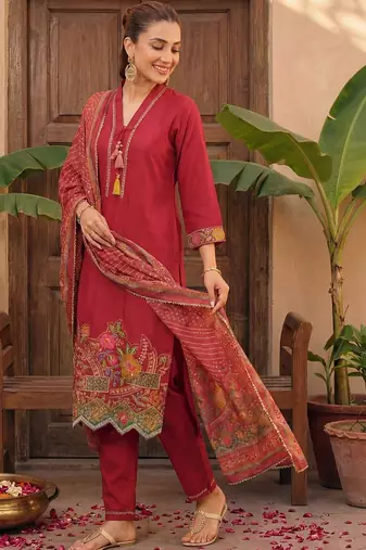 Women Ethnic Motifs Printed Regular Thread Work Kurta with Trousers & With Dupatta
