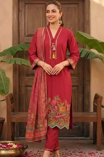 Women Ethnic Motifs Printed Regular Thread Work Kurta with Trousers & With Dupatta