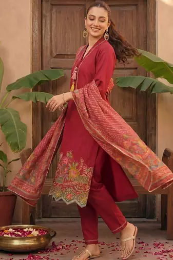Women Ethnic Motifs Printed Regular Thread Work Kurta with Trousers & With Dupatta