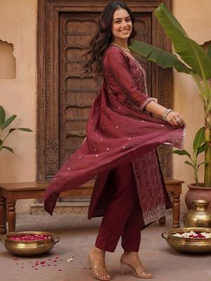 Women Ethnic Motifs Embroidered Regular Kurta with Trousers & With Dupatta 3