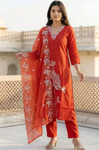 Women Regular Thread Work Kurta with Trousers & With Dupatta