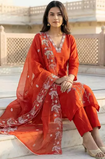 Women Regular Thread Work Kurta with Trousers & With Dupatta