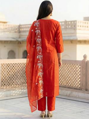 Women Regular Thread Work Kurta with Trousers & With Dupatta 3