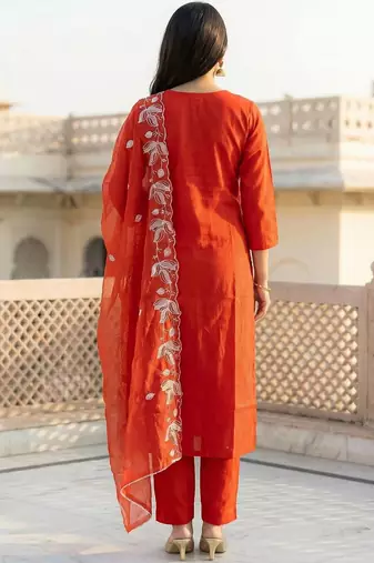 Women Regular Thread Work Kurta with Trousers & With Dupatta