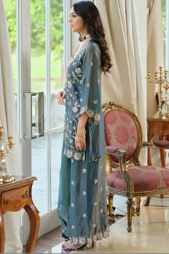 Women Floral Embroidered Regular Thread Work Kurta with Palazzos & With Dupatta