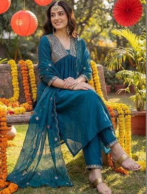 Women Ethnic Motifs Embroidered Empire Thread Work Kurta with Trousers & Dupatta 1
