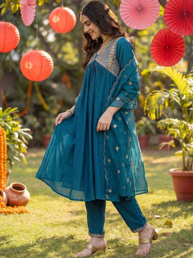 Women Ethnic Motifs Embroidered Empire Thread Work Kurta with Trousers & Dupatta