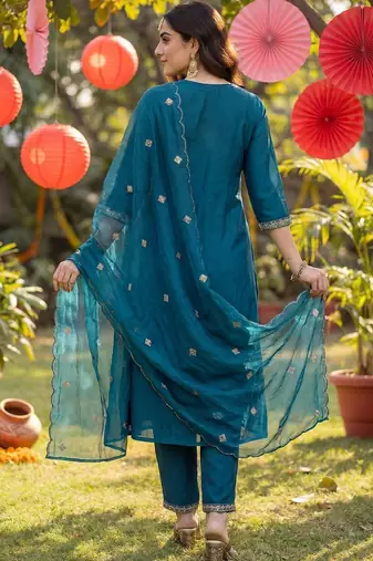 Women Ethnic Motifs Embroidered Empire Thread Work Kurta with Trousers & Dupatta