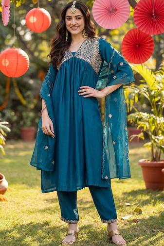 Women Ethnic Motifs Embroidered Empire Thread Work Kurta with Trousers & With Dupatta